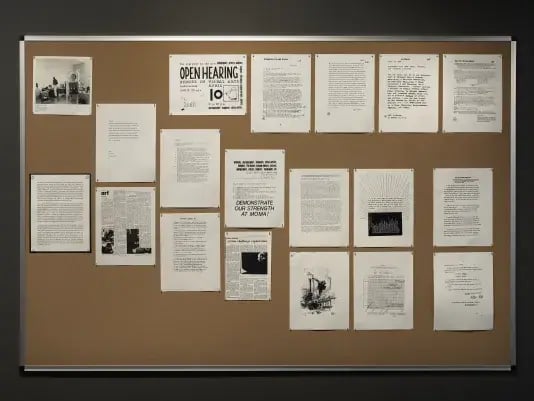 Images at Work: Non/performance for the Camera 1